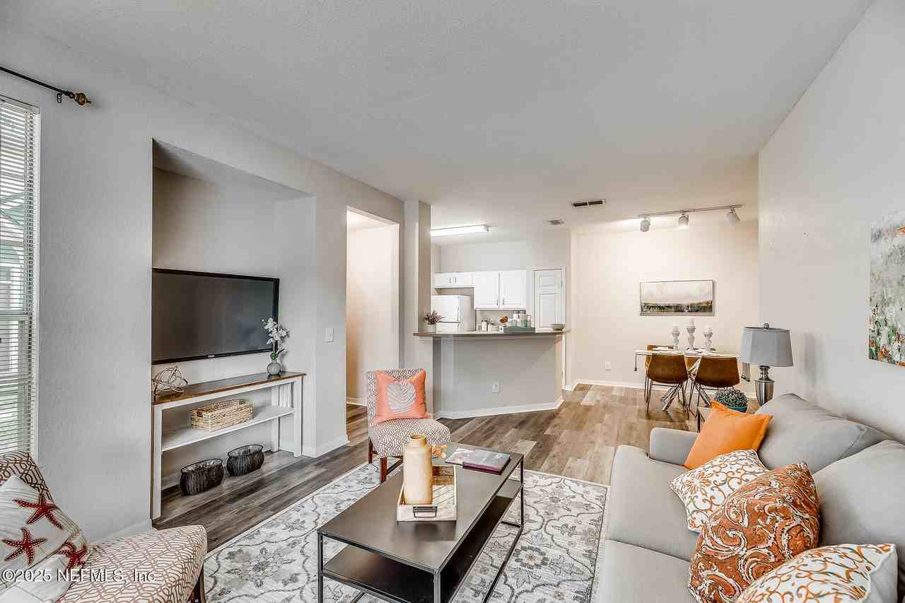 13700 Richmond Park Dr N ##804 - Photo 5 of 26