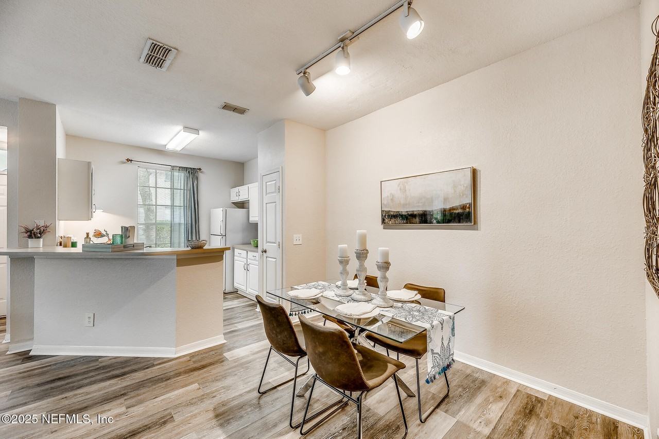 13700 Richmond Park Dr N ##804 - Photo 7 of 26