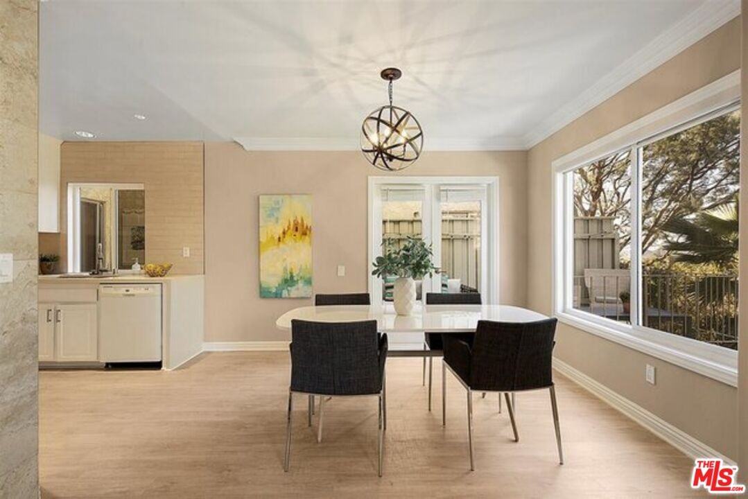 2345 Roscomare Rd - Photo 4 of 16