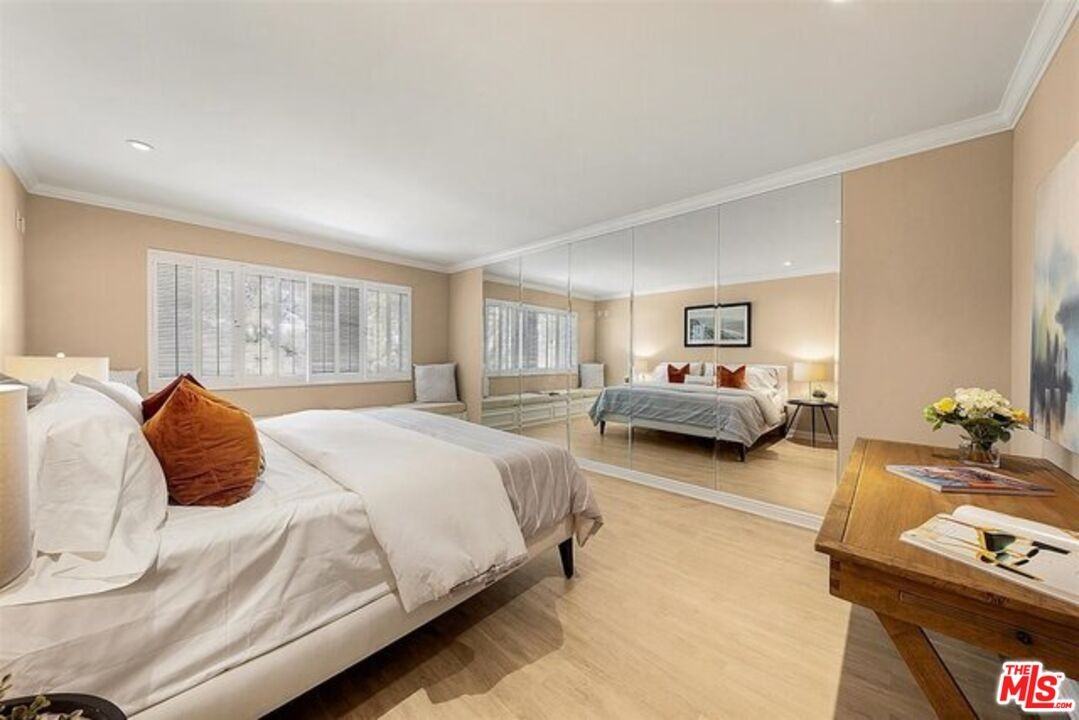 2345 Roscomare Rd - Photo 6 of 16