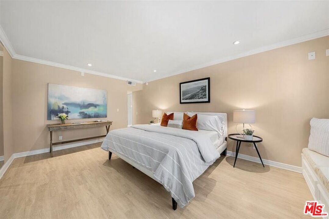 2345 Roscomare Rd - Photo 7 of 16