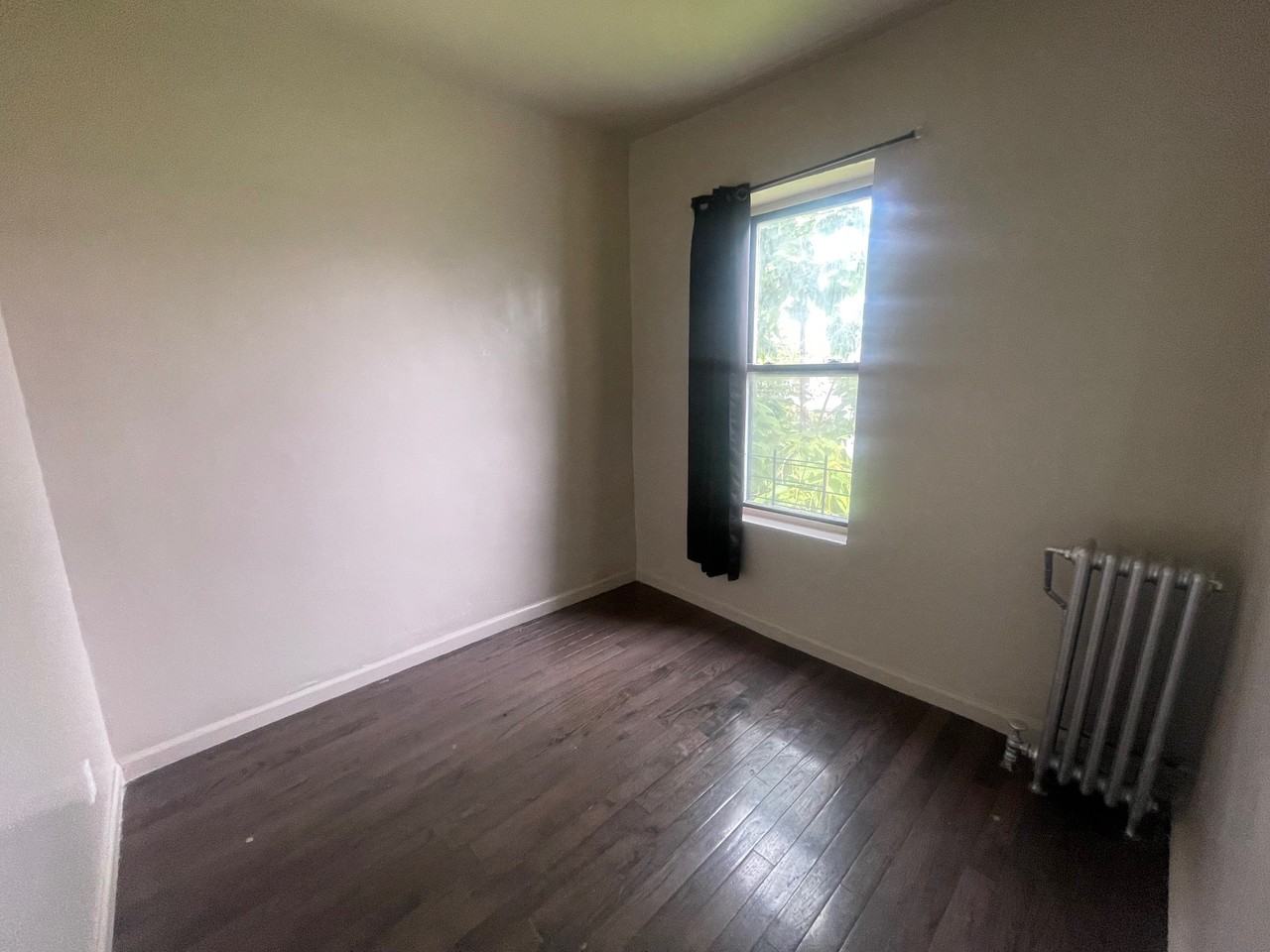 636 Sheffield Avenue - Photo 4 of 14