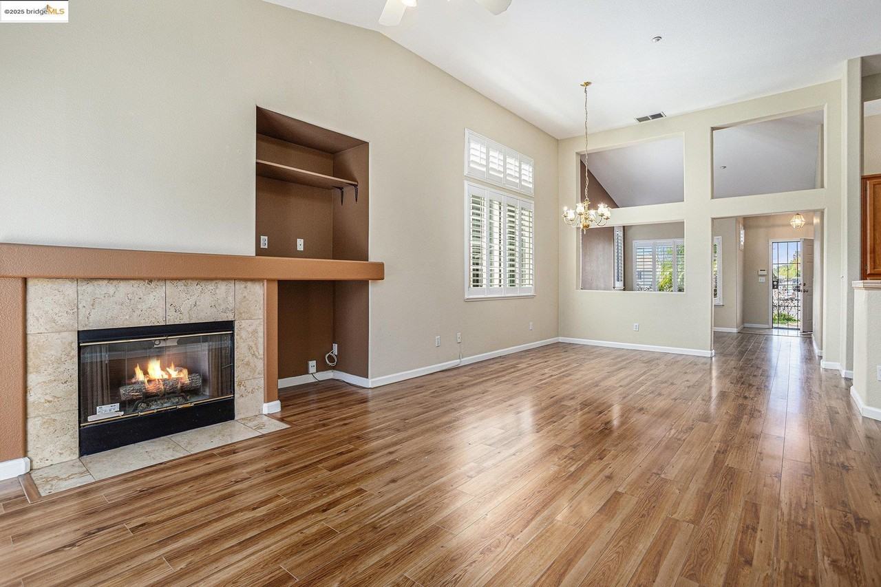 2006 Trailside Dr - Photo 4 of 16