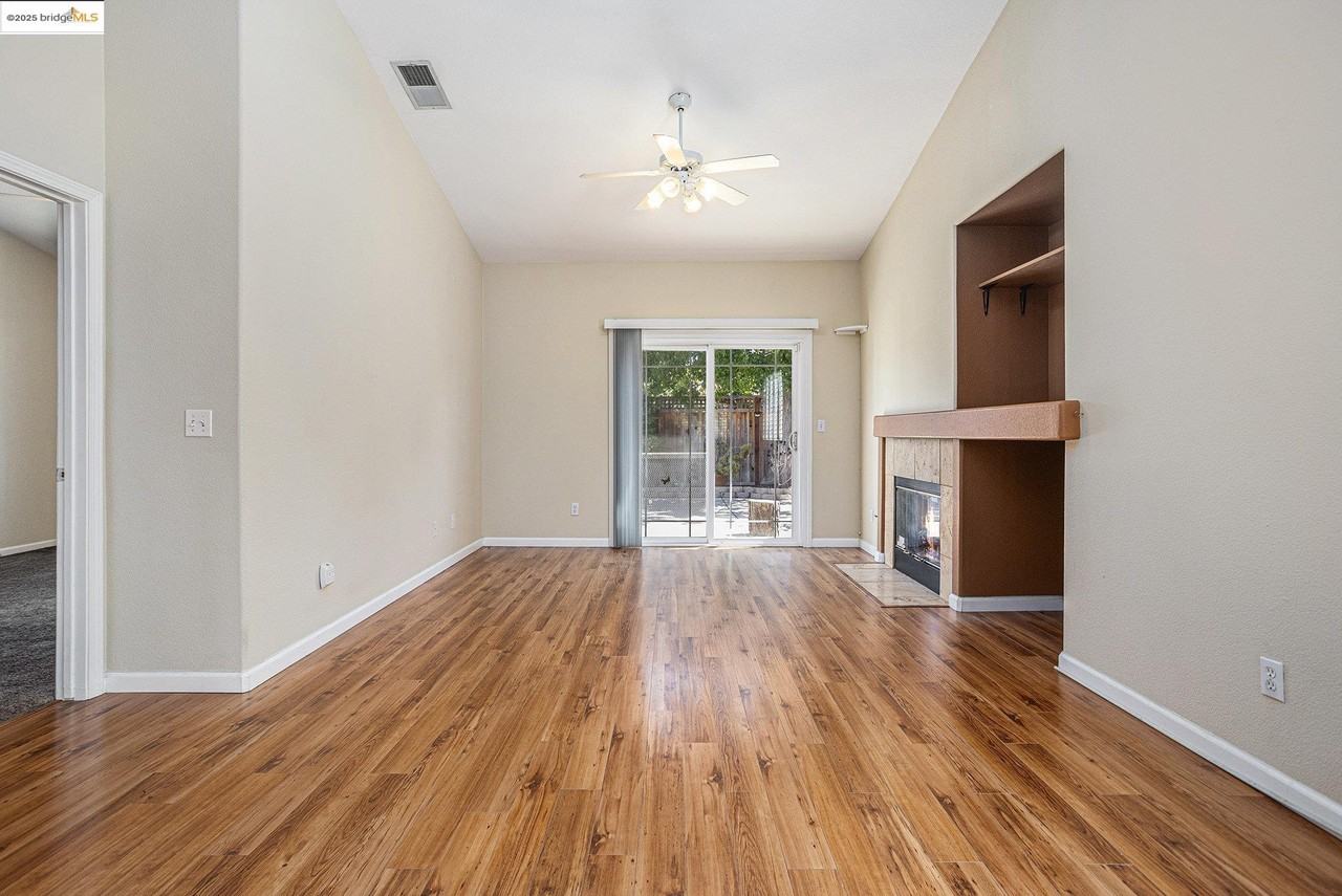 2006 Trailside Dr - Photo 5 of 16