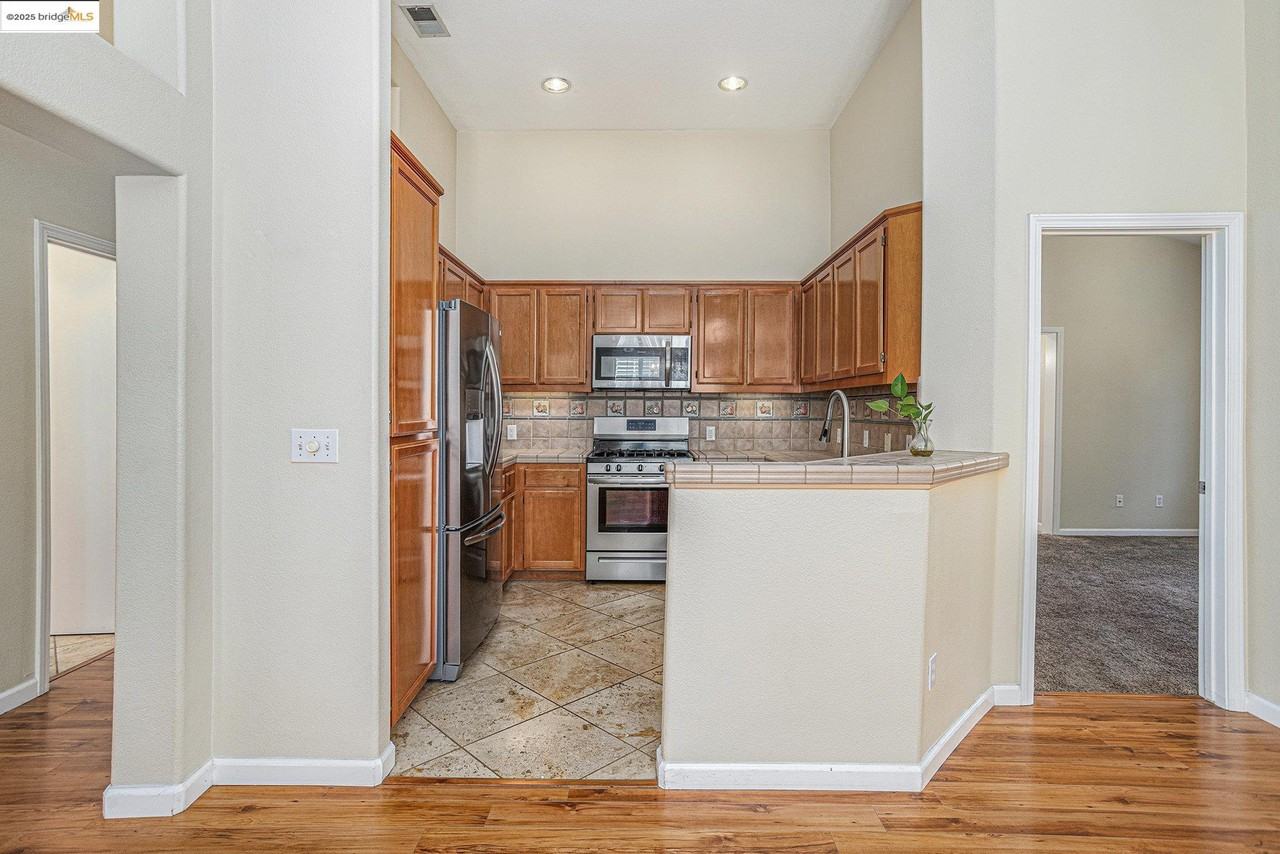 2006 Trailside Dr - Photo 7 of 16