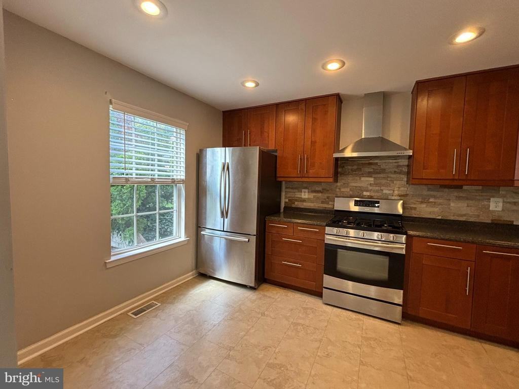 4666 Louise Saint Claire Dr - Photo 4 of 24