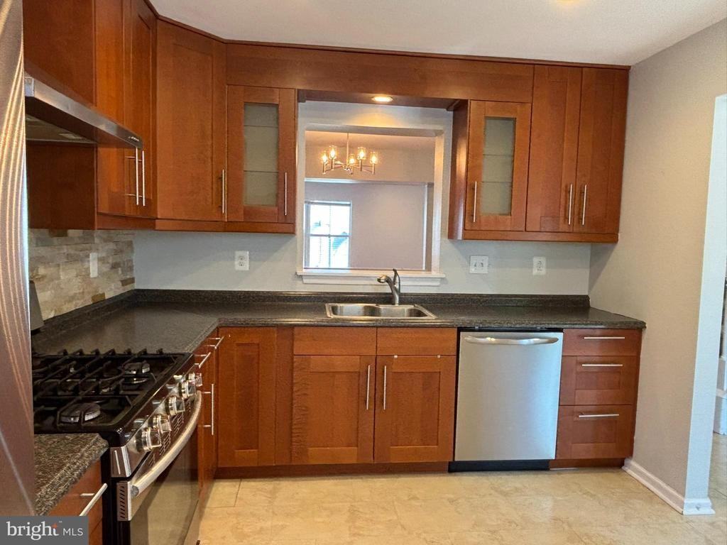 4666 Louise Saint Claire Dr - Photo 5 of 24