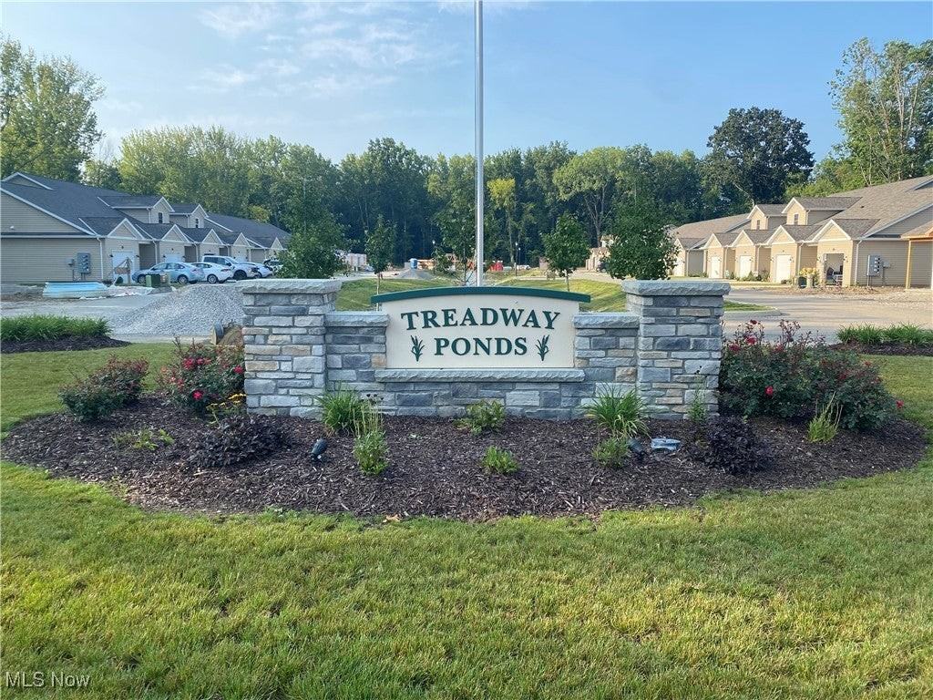 640 Treadway Blvd - Photo 2 of 11