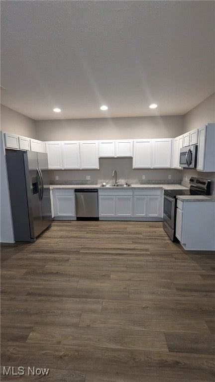 640 Treadway Blvd - Photo 3 of 11