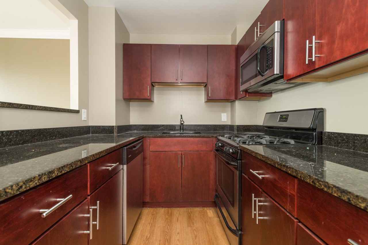 1413 Columbia Rd #16H