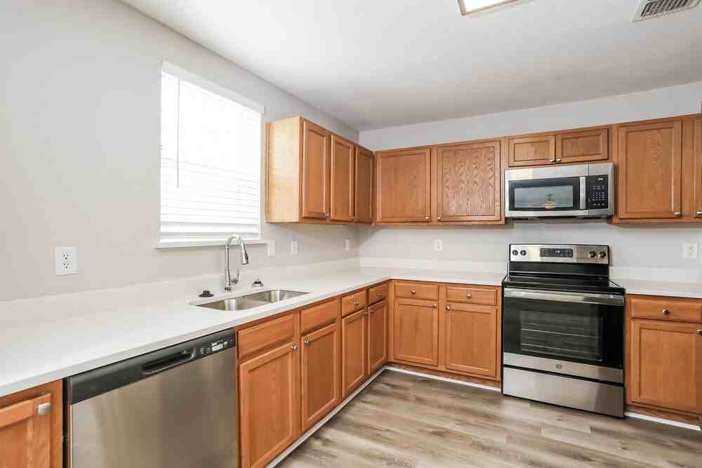 9113 Troy Dr - Photo 7 of 17