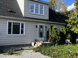 featured image of 140 Penetang St #2