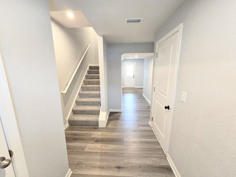 16 Clara Ct - Photo 3 of 28