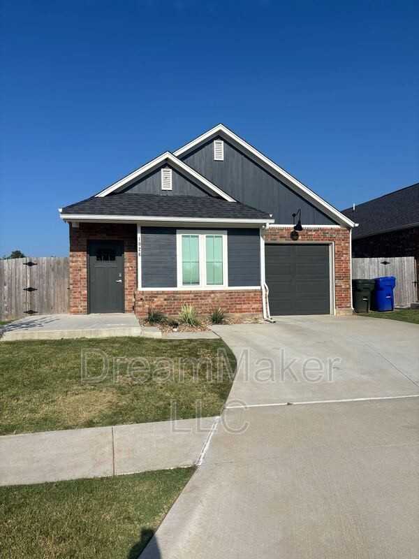 1026 Riva Pkwy - Photo 2 of 31