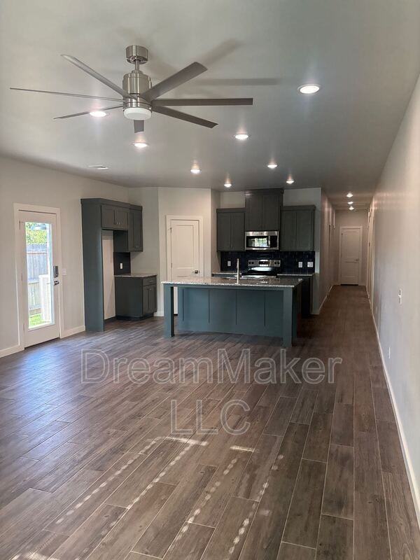 1026 Riva Pkwy - Photo 4 of 31