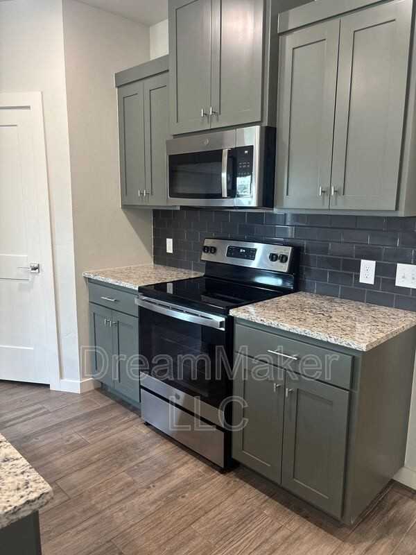 1026 Riva Pkwy - Photo 6 of 31