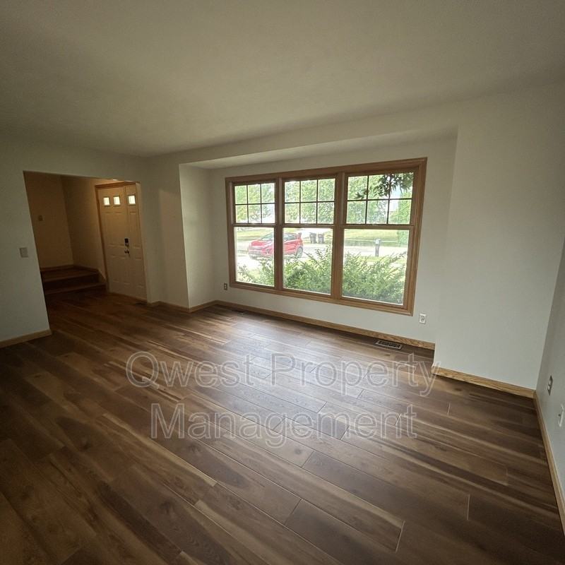 6722 Avalon Dr Se - Photo 3 of 9