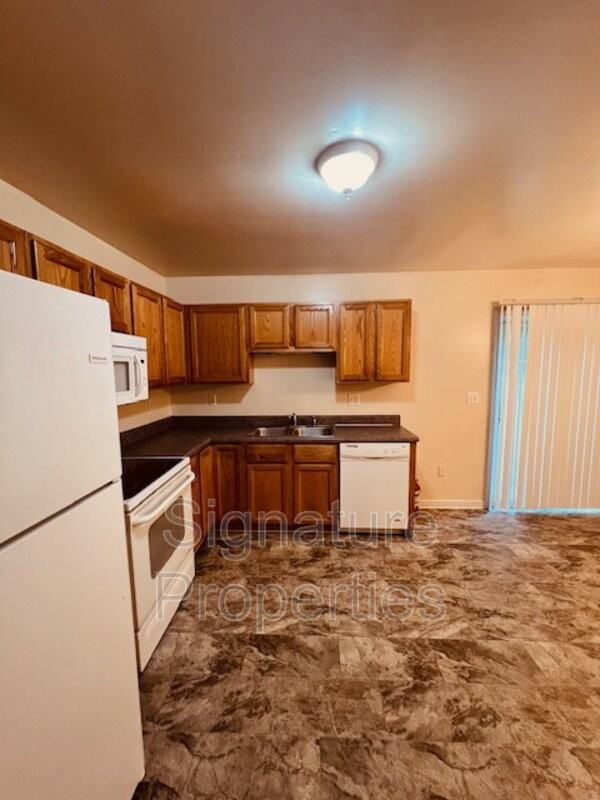 555 Fairfax Ave #C - Photo 6 of 28