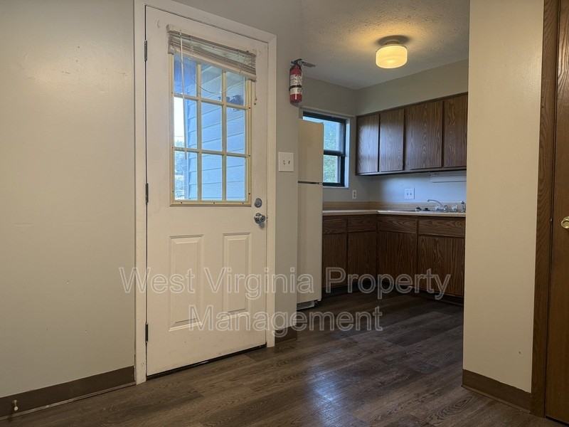 82 Beagle Club Rd - Photo 6 of 10