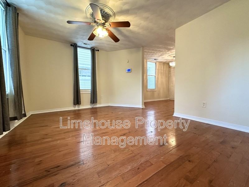 305 Hardy Ave - Photo 2 of 12