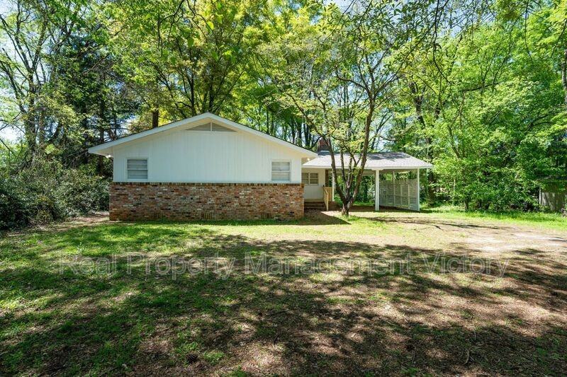 240 Melton St - Photo 3 of 27