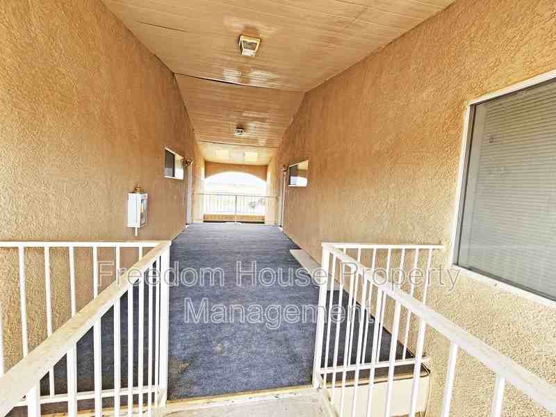 2321 E Calvada Blvd #6NODOGS - Photo 3 of 21