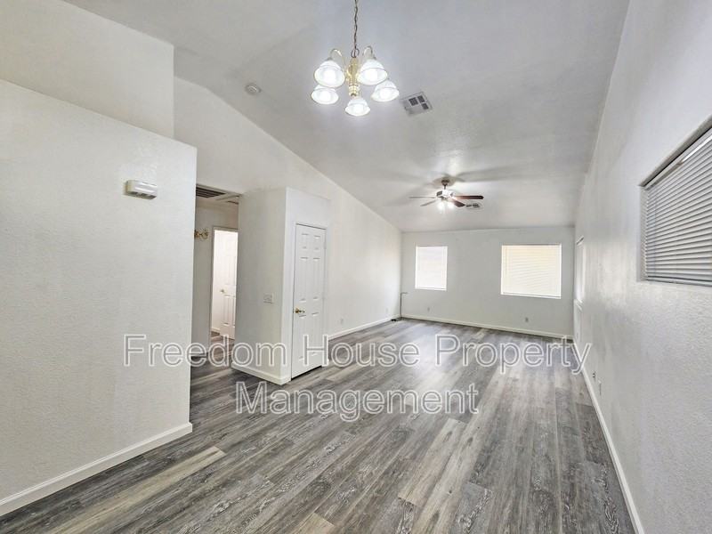 2321 E Calvada Blvd #6NODOGS - Photo 4 of 21