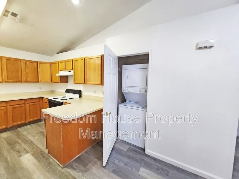 2321 E Calvada Blvd #6NODOGS - Photo 5 of 21