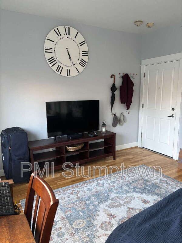 1714 Nw Couch St #18 - Photo 4 of 9