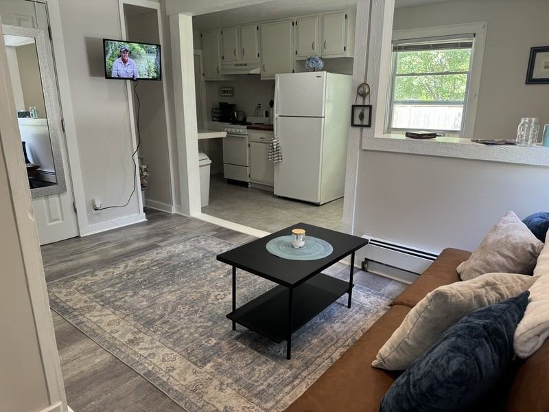 107 E Hamilton St - Photo 3 of 8