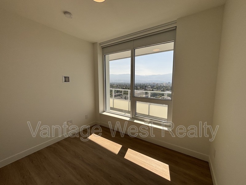 1604 Water St - Photo 5 of 24