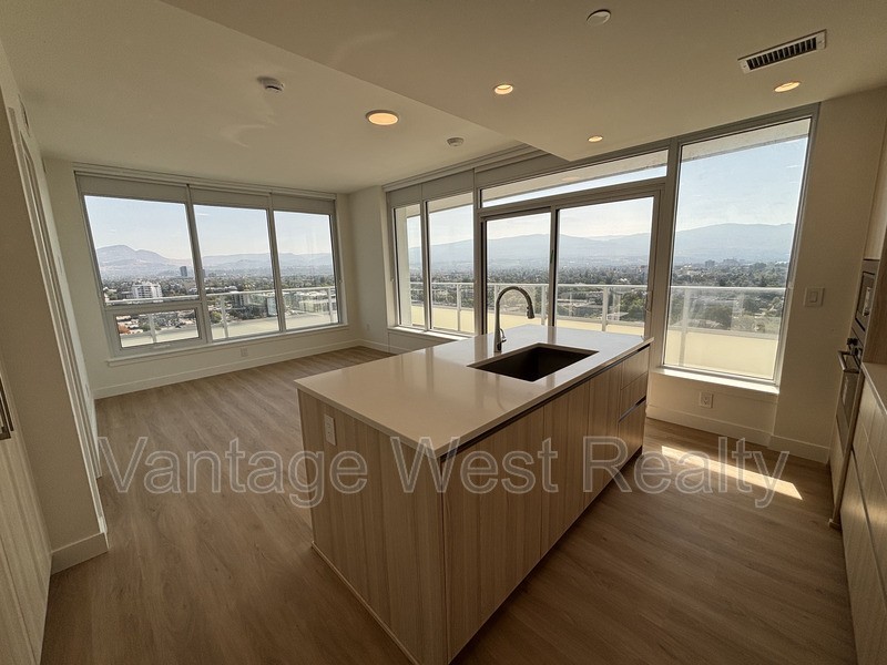 1604 Water St - Photo 2 of 24
