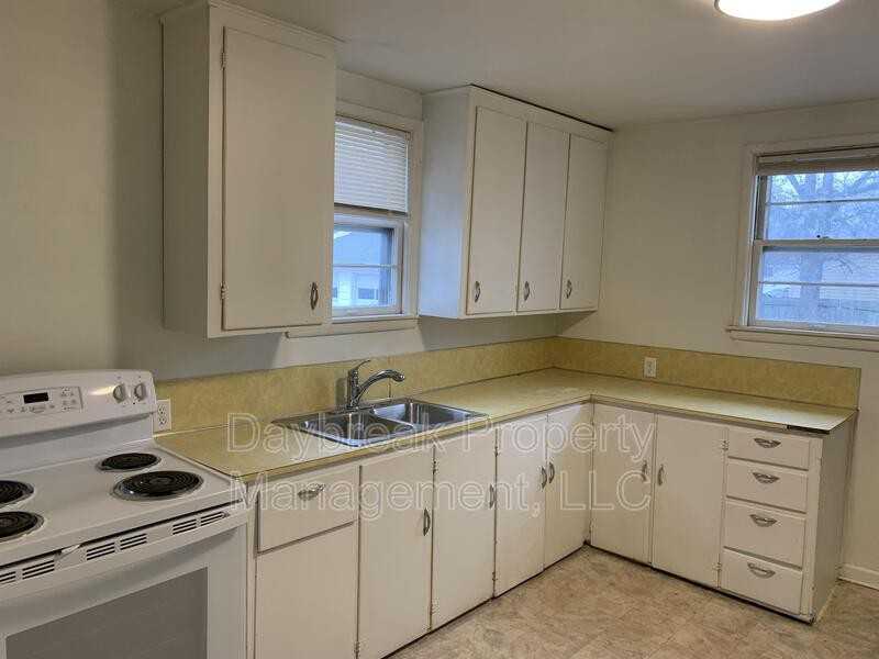 1209 11 1/2 St N - Photo 4 of 12