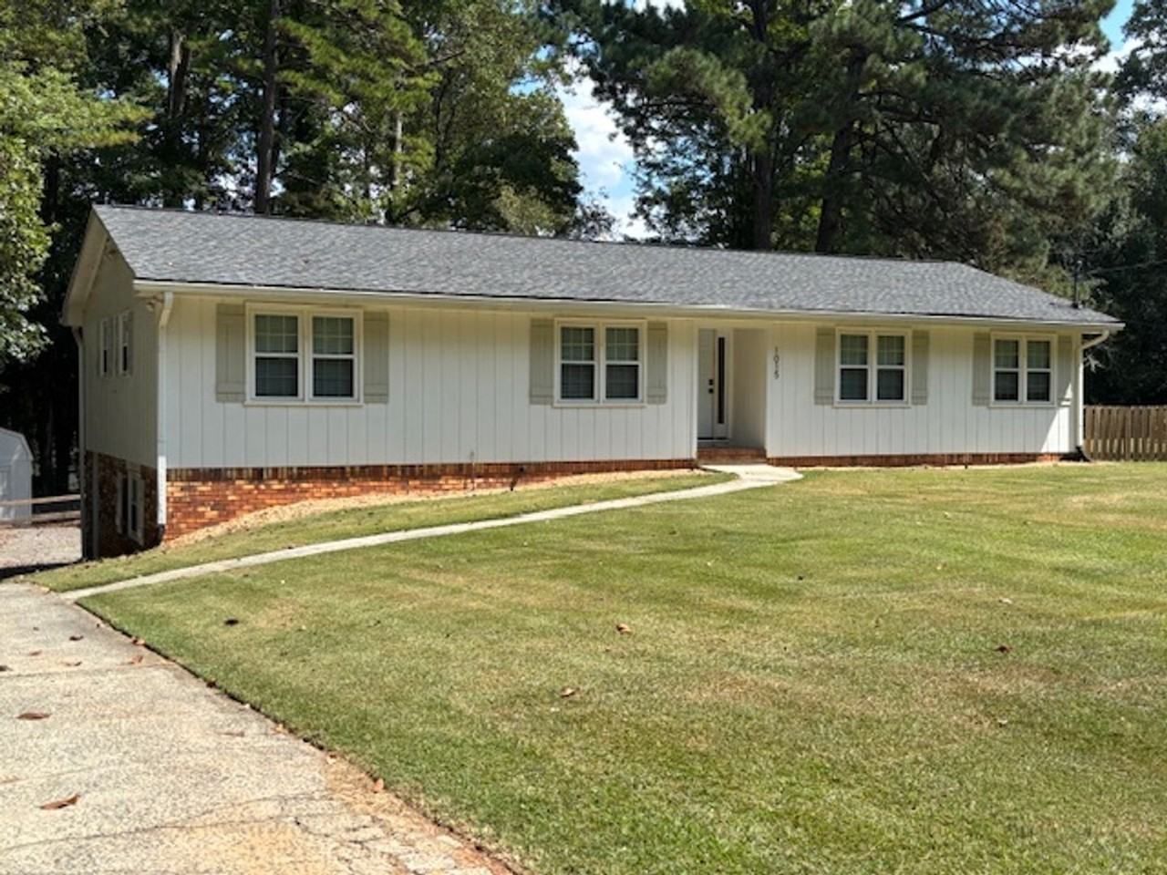 1015 Castlewood Dr - Photo 2 of 50