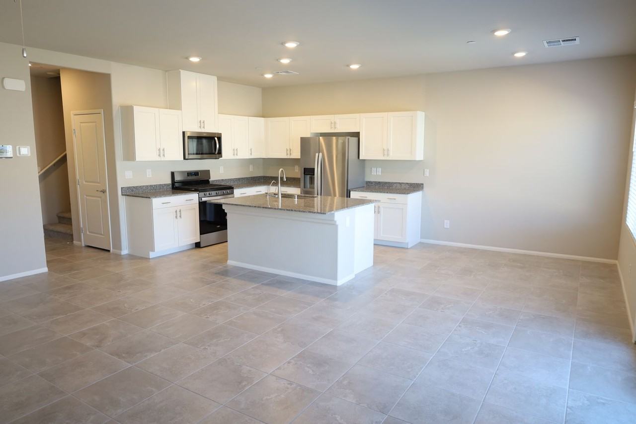 5269 Acadia Leaf St - Photo 2 of 17