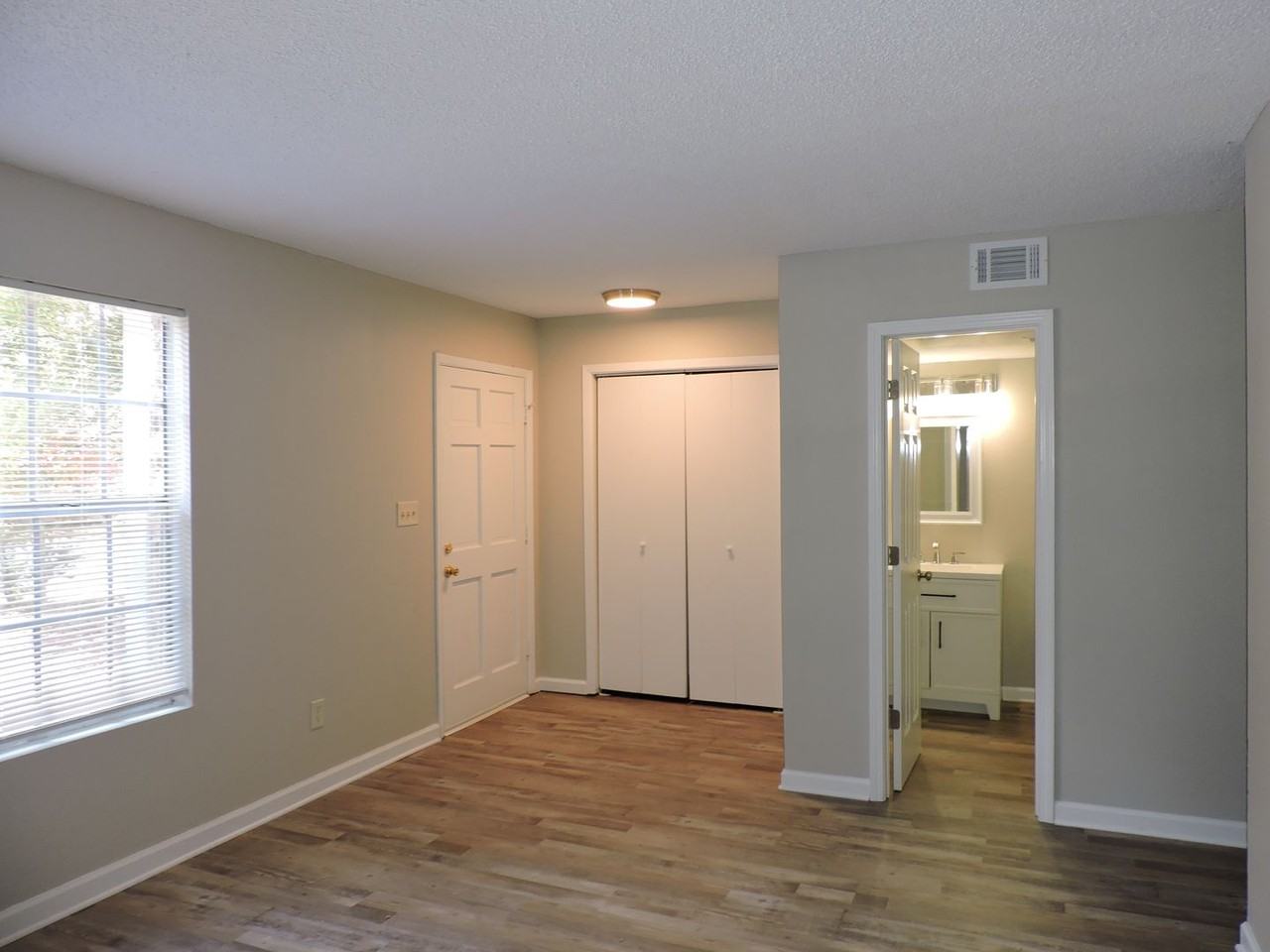 1498 John Carroll Dr - Photo 2 of 16