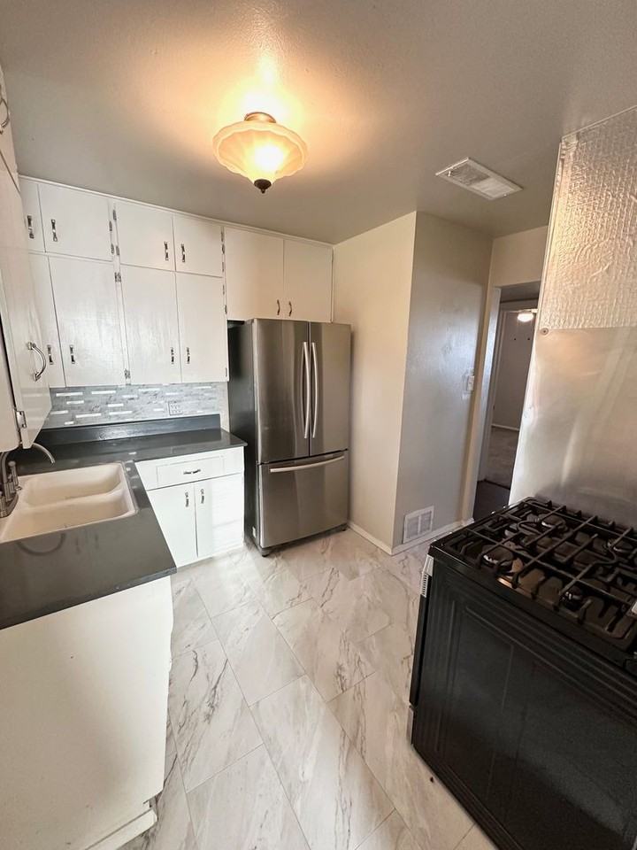 3312 W Ohio Ave - Photo 3 of 11