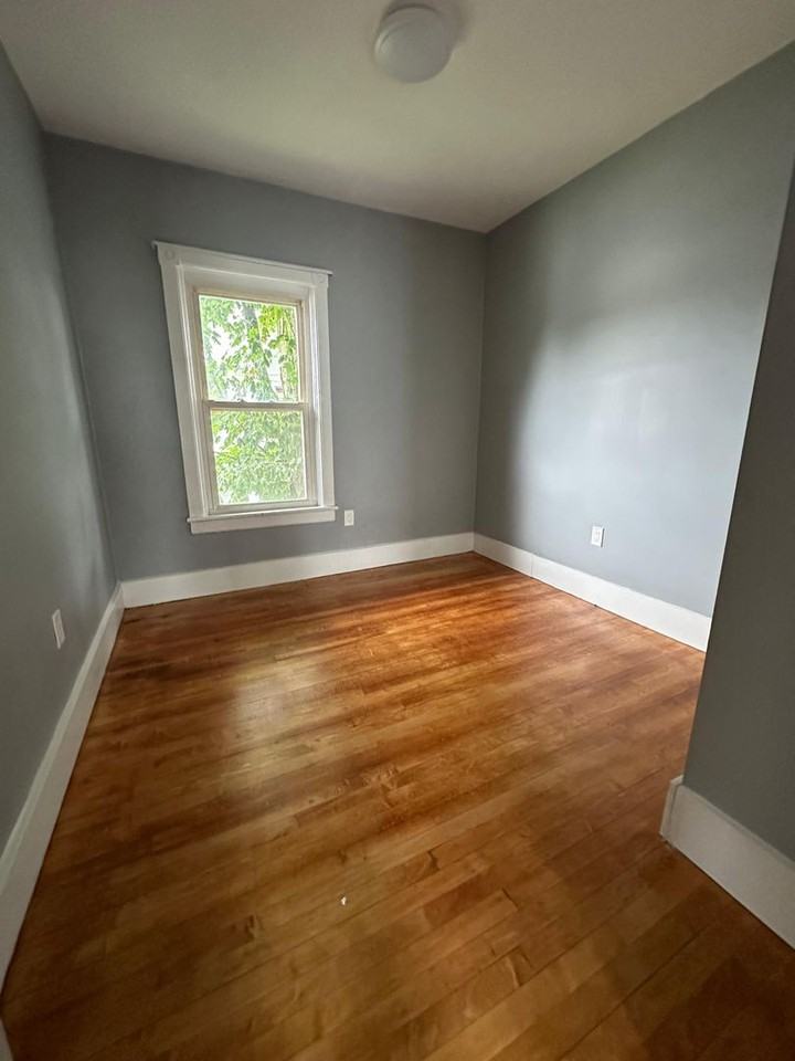 41 Eastern Ave - Photo 3 of 11