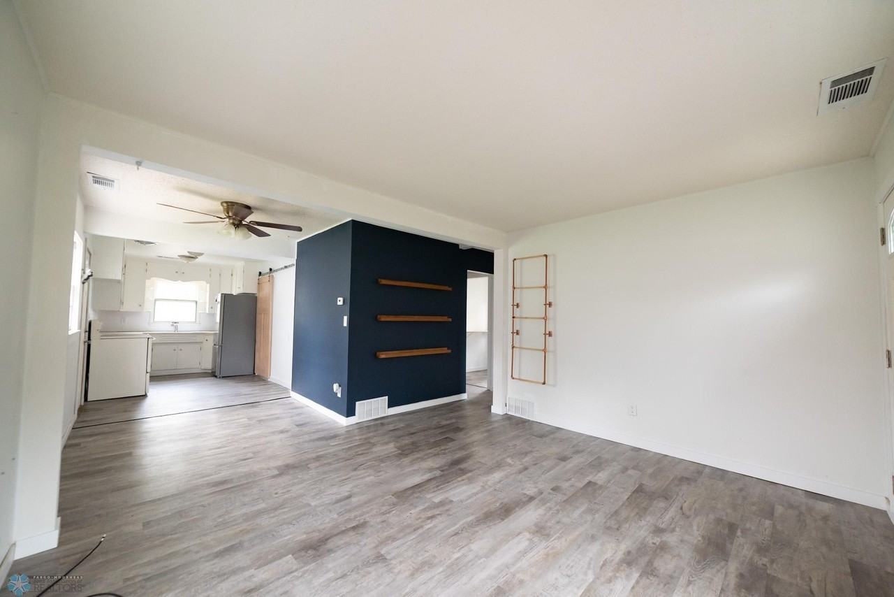 1514 8th St N - Photo 3 of 18