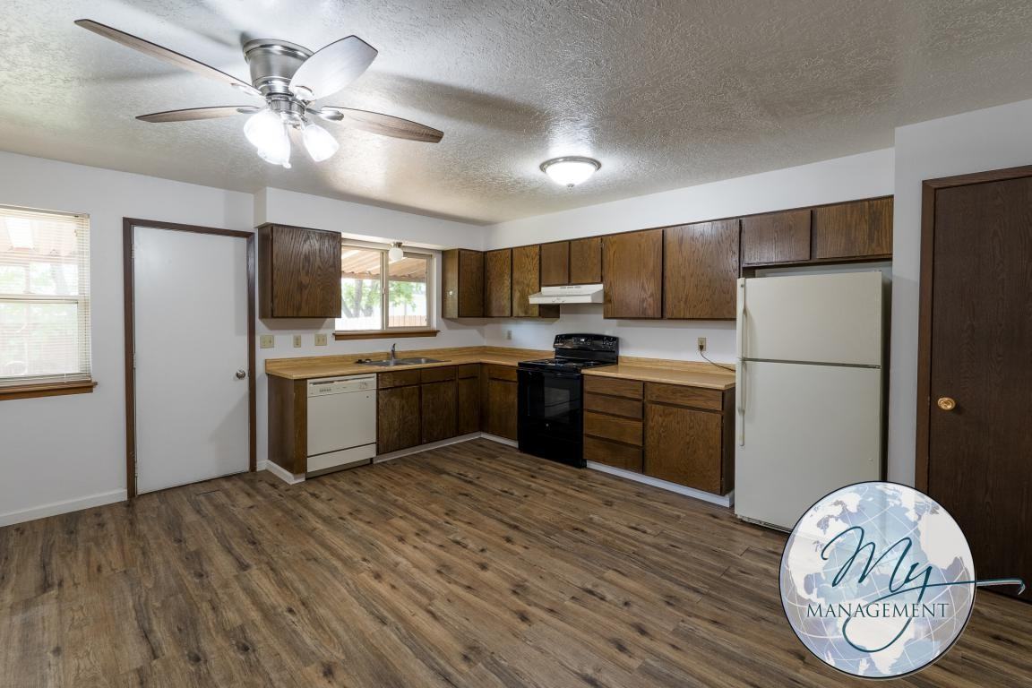 103 Rayborn Cir - Photo 5 of 13