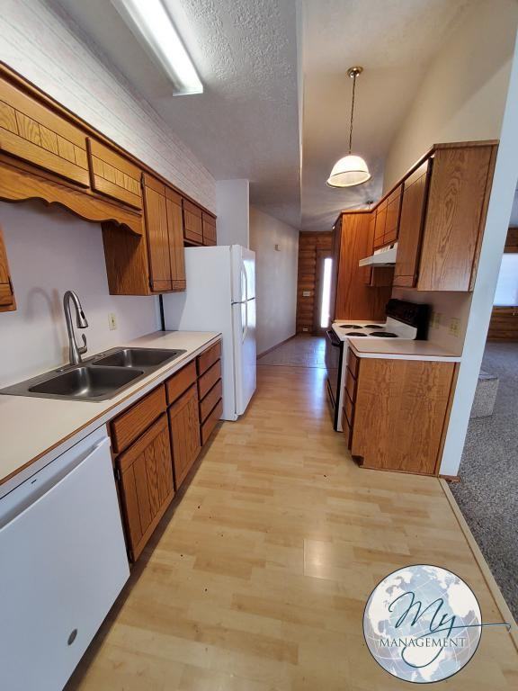217 Sage Rd W - Photo 6 of 28