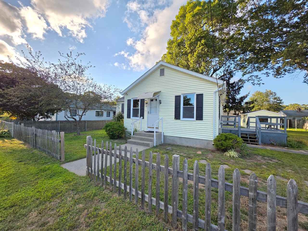 89 Oakhurst Ave - Photo 2 of 18