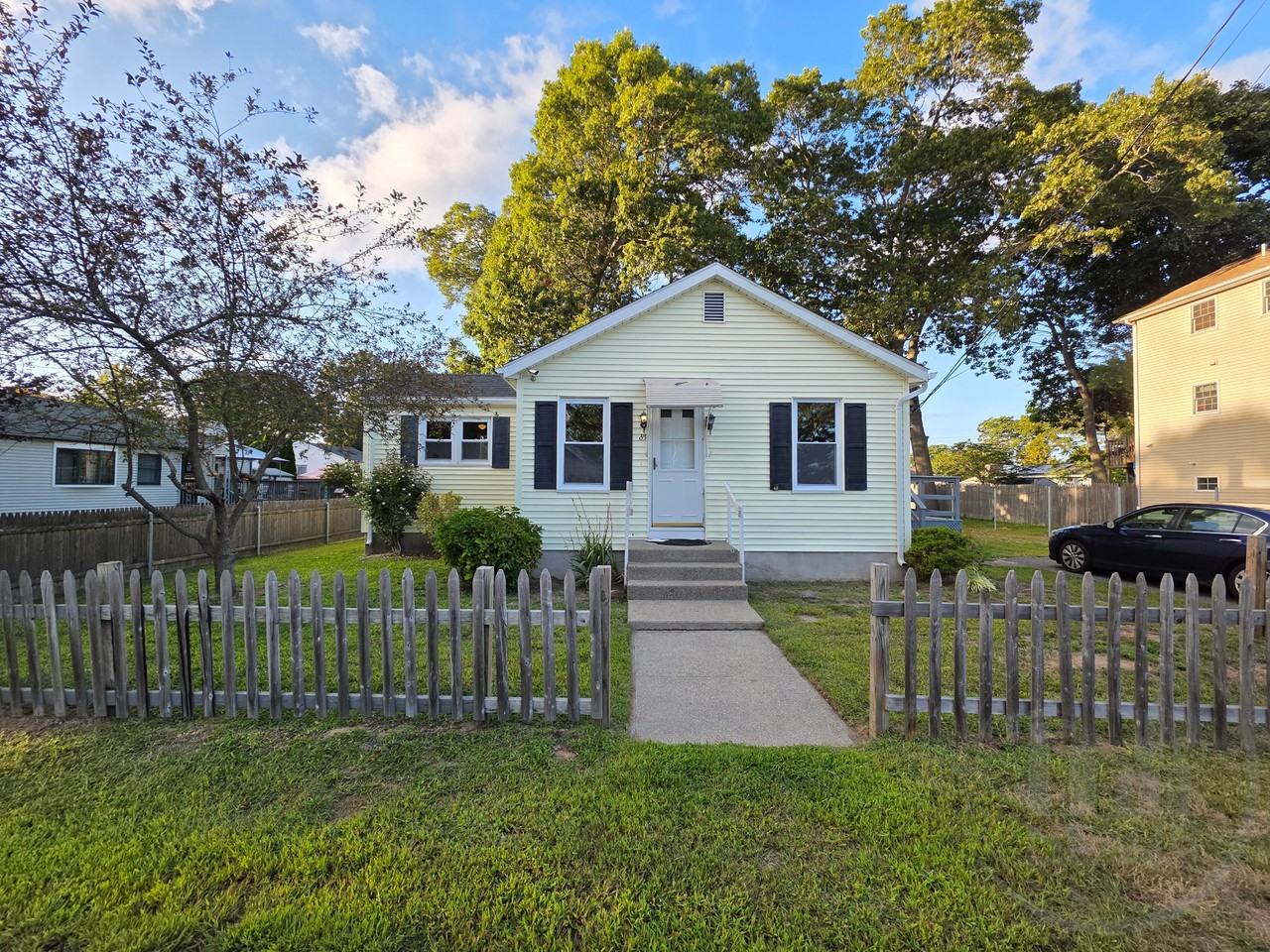 89 Oakhurst Ave - Photo 3 of 18