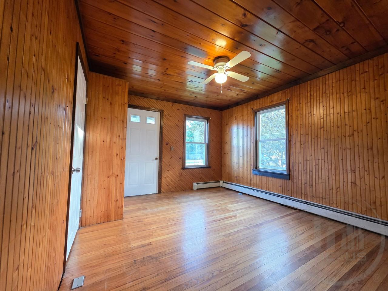 89 Oakhurst Ave - Photo 4 of 18