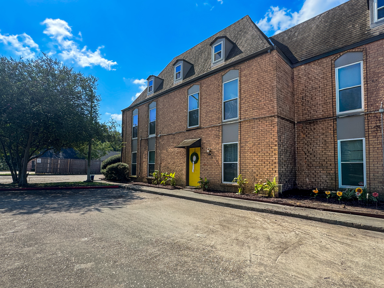 The Vibe Apartments - Photo 4 of 12