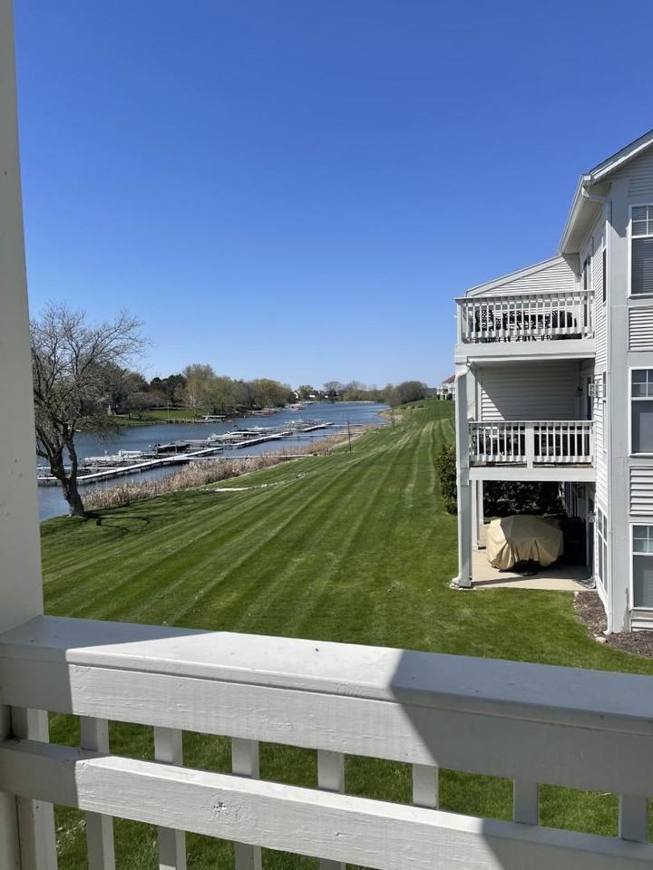 2138 Landings Ln - Photo 3 of 14