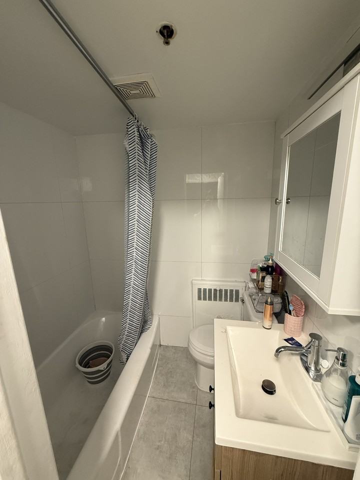 1850 Avenue Lincoln #208 - Photo 2 of 9