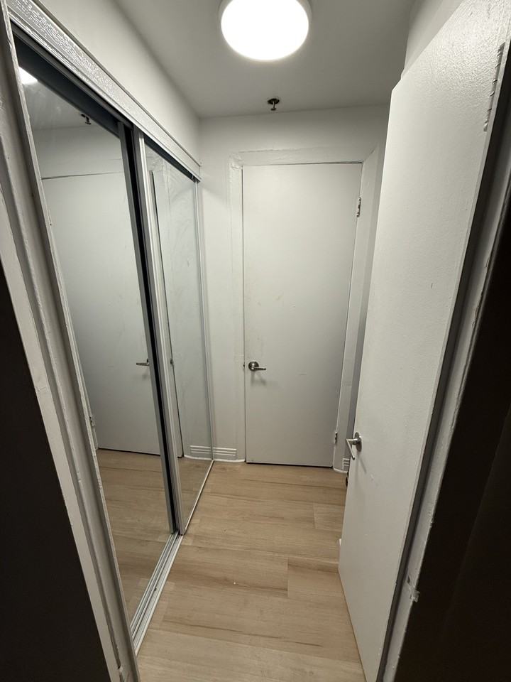 1850 Avenue Lincoln #208 - Photo 3 of 9