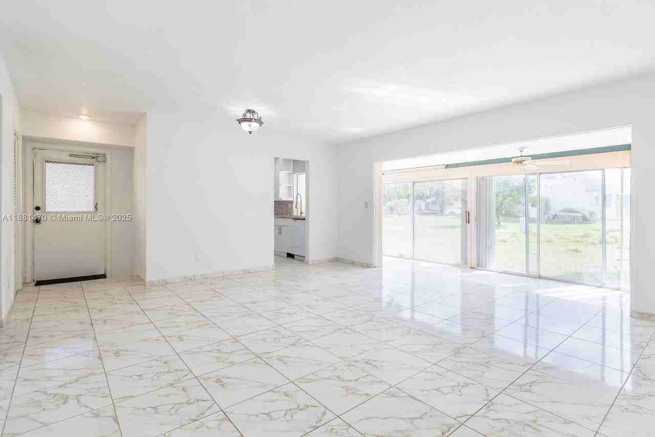 16985 Sw 113th Ct #31541E - Photo 2 of 17