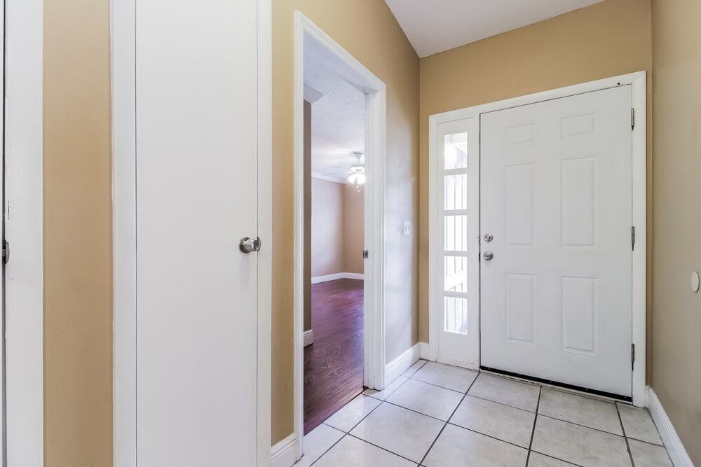 647 Redwood Dr - Photo 4 of 25